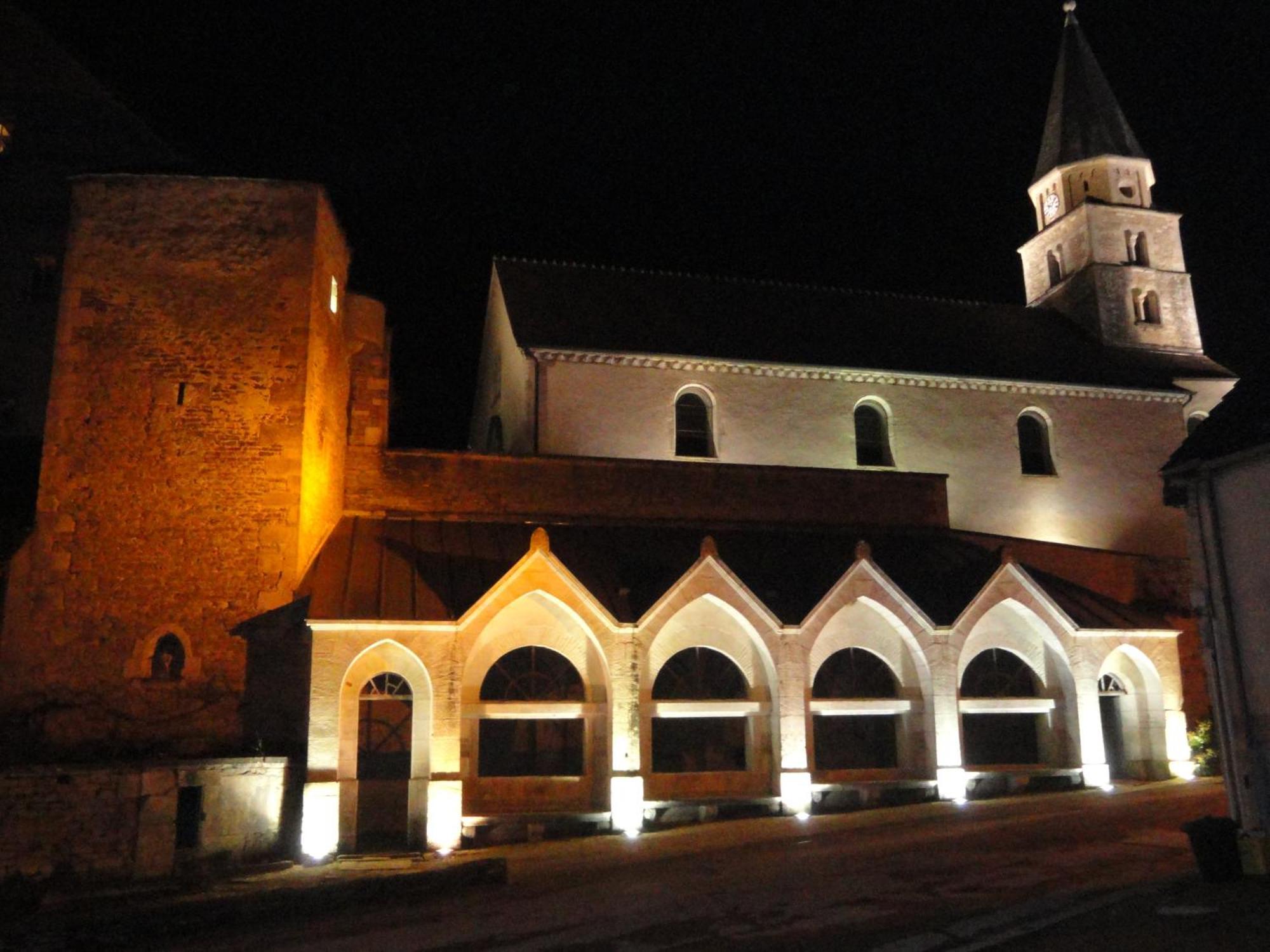 Le Puits Fortifie Salives Exterior photo
