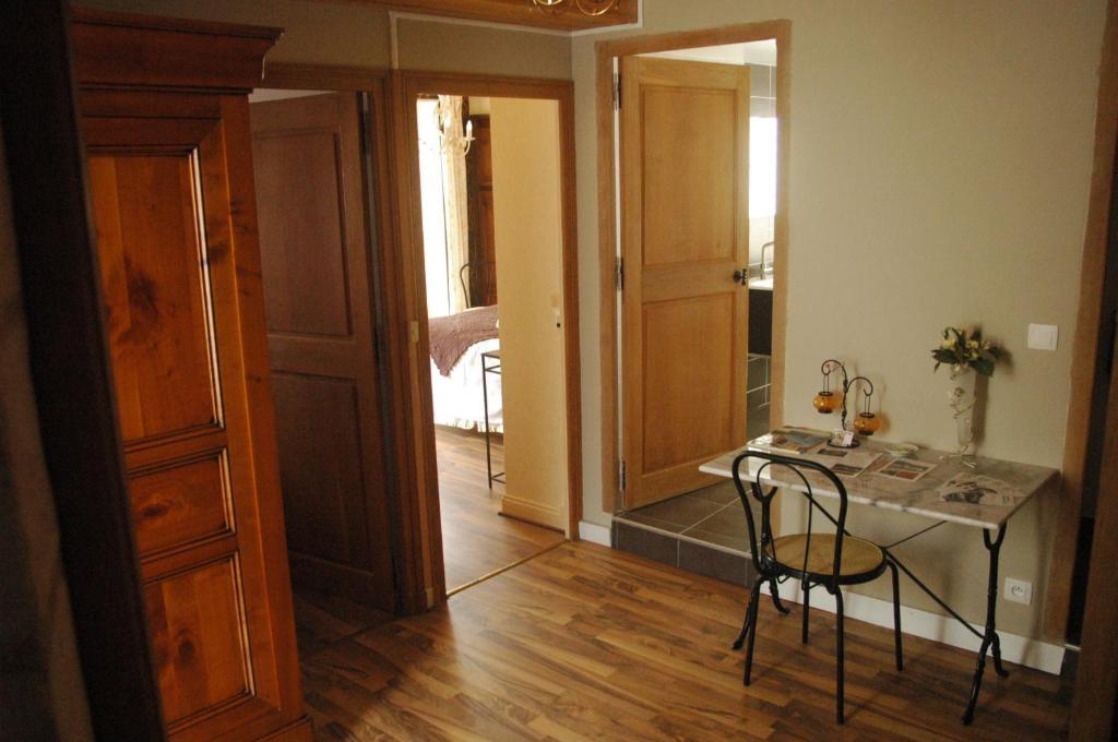 Le Puits Fortifie Salives Room photo
